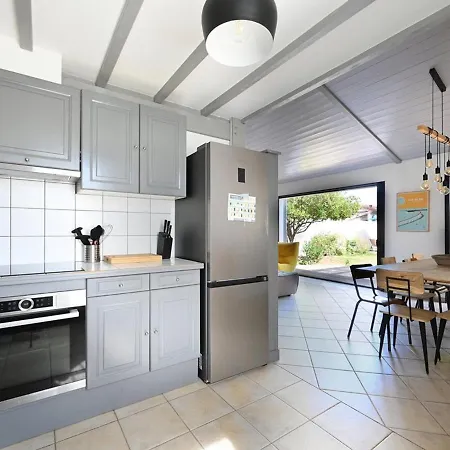 Maison La Couarde-sur-mer, 6 Pieces, 10 Personnes - Fr-1-434-102 Holiday home *