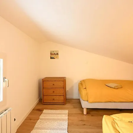 Maison La Couarde-sur-mer, 6 Pieces, 10 Personnes - Fr-1-434-102 Holiday home *
