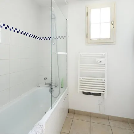 Maison La Couarde-sur-mer, 6 Pieces, 10 Personnes - Fr-1-434-102 Holiday home *